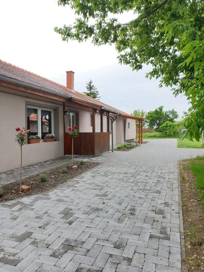 Kajári Apartmanház Balatonfőkajár Exterior foto